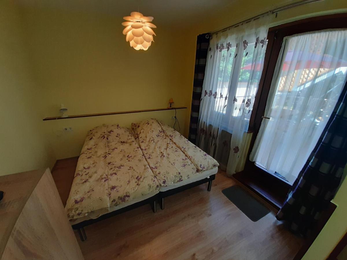 Gyopar Gyoengye Apartmanhaz Orosháza Eksteriør billede