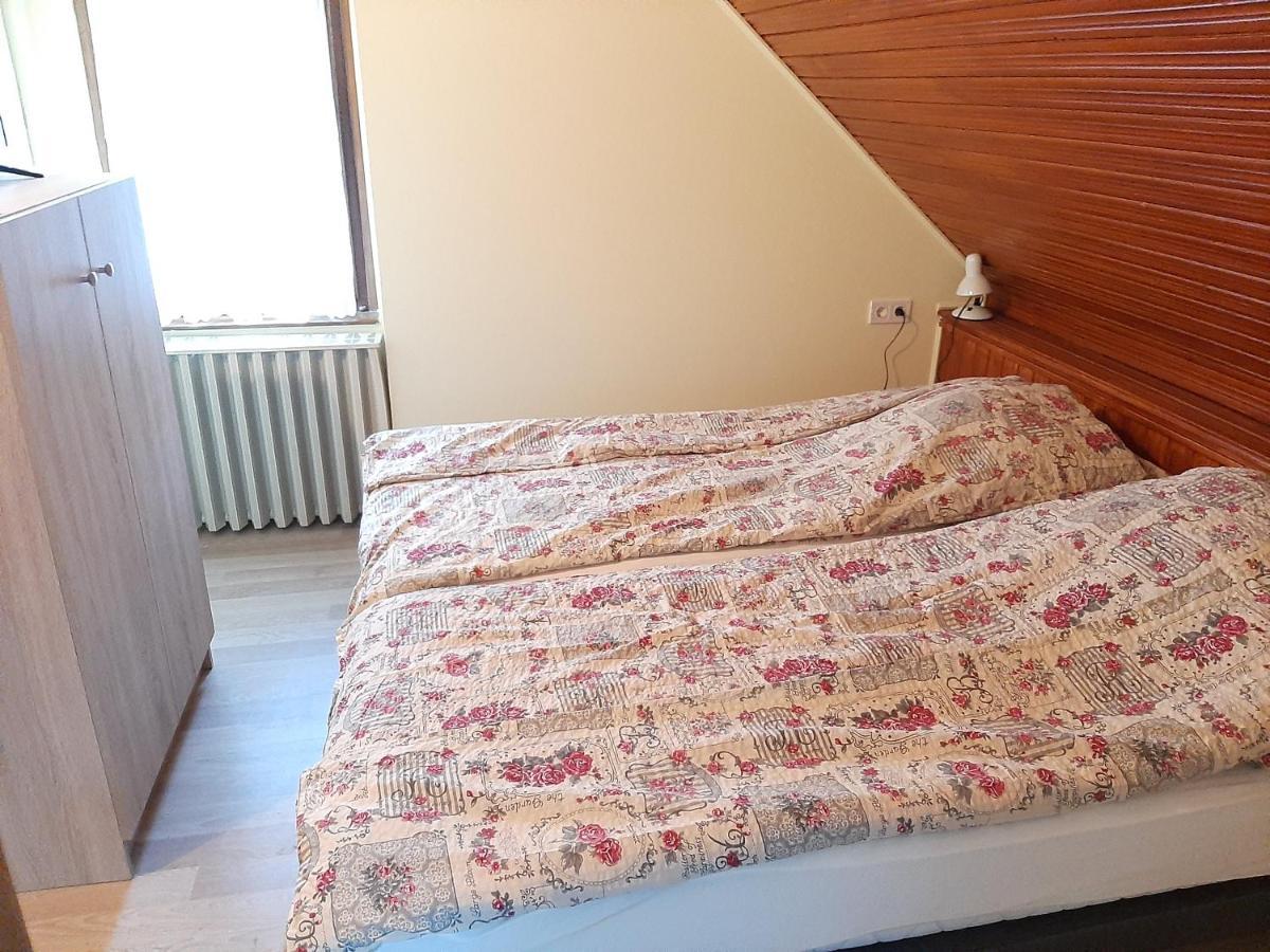 Gyopar Gyoengye Apartmanhaz Orosháza Eksteriør billede