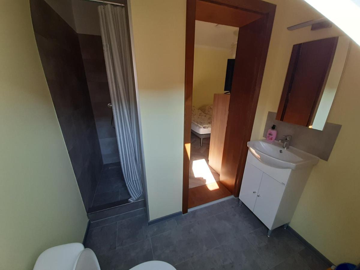 Gyopar Gyoengye Apartmanhaz Orosháza Eksteriør billede