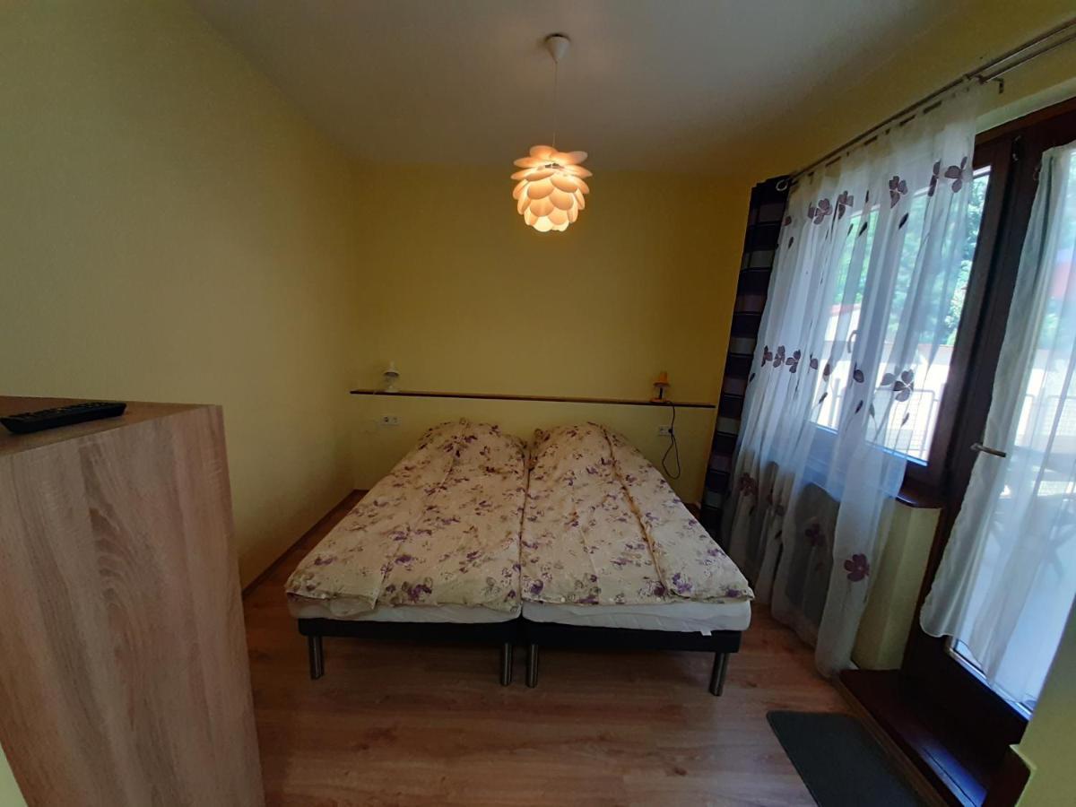 Gyopar Gyoengye Apartmanhaz Orosháza Eksteriør billede