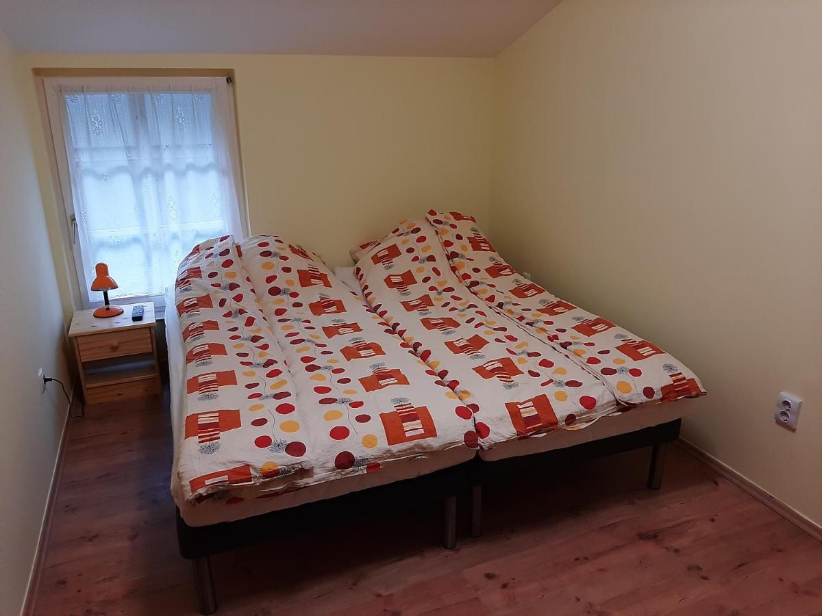 Gyopar Gyoengye Apartmanhaz Orosháza Eksteriør billede