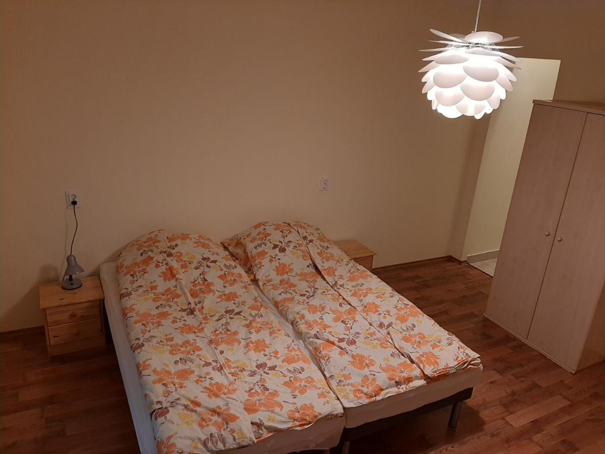 Gyopar Gyoengye Apartmanhaz Orosháza Eksteriør billede