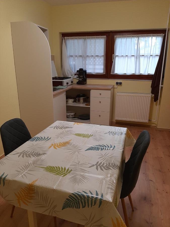 Gyopar Gyoengye Apartmanhaz Orosháza Eksteriør billede