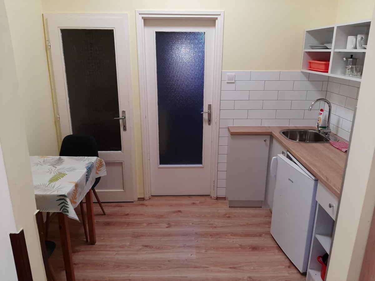 Gyopar Gyoengye Apartmanhaz Orosháza Eksteriør billede