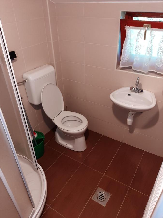 Gyopar Gyoengye Apartmanhaz Orosháza Eksteriør billede