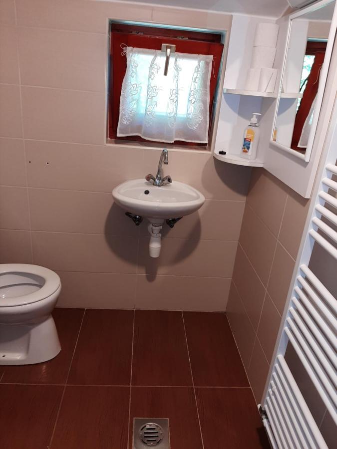 Gyopar Gyoengye Apartmanhaz Orosháza Eksteriør billede