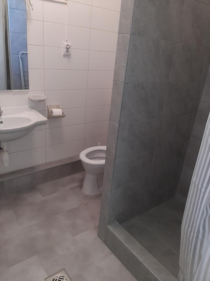 Gyopar Gyoengye Apartmanhaz Orosháza Eksteriør billede