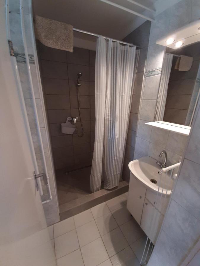 Gyopar Gyoengye Apartmanhaz Orosháza Eksteriør billede