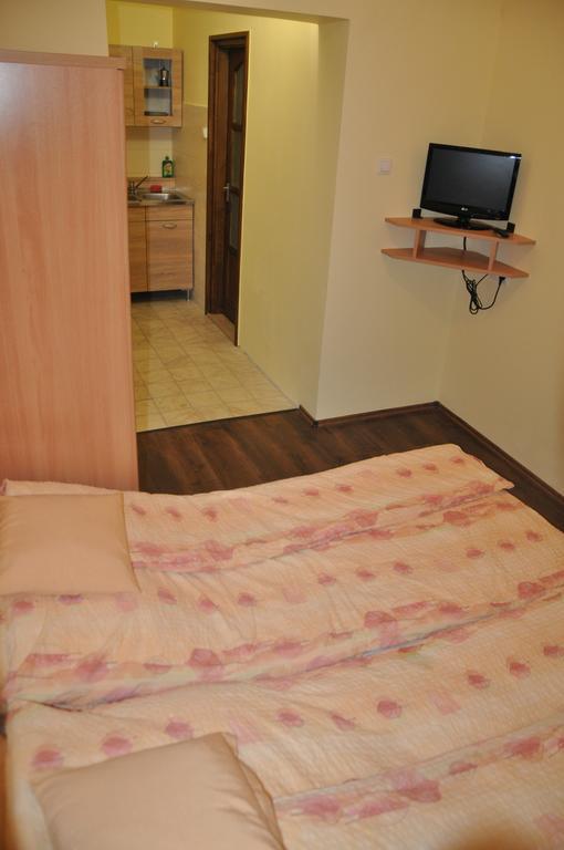 Gyopar Gyoengye Apartmanhaz Orosháza Eksteriør billede